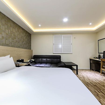 White Hotel Suwon Dış mekan fotoğraf