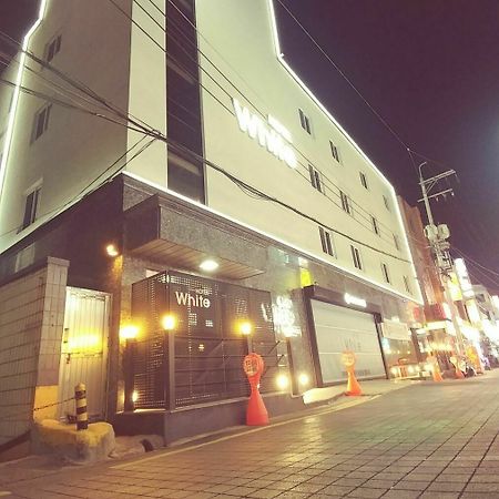 White Hotel Suwon Dış mekan fotoğraf