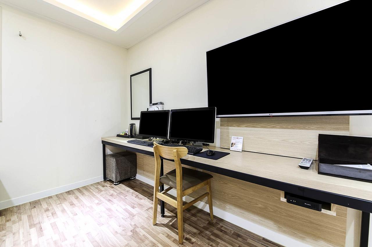White Hotel Suwon Dış mekan fotoğraf