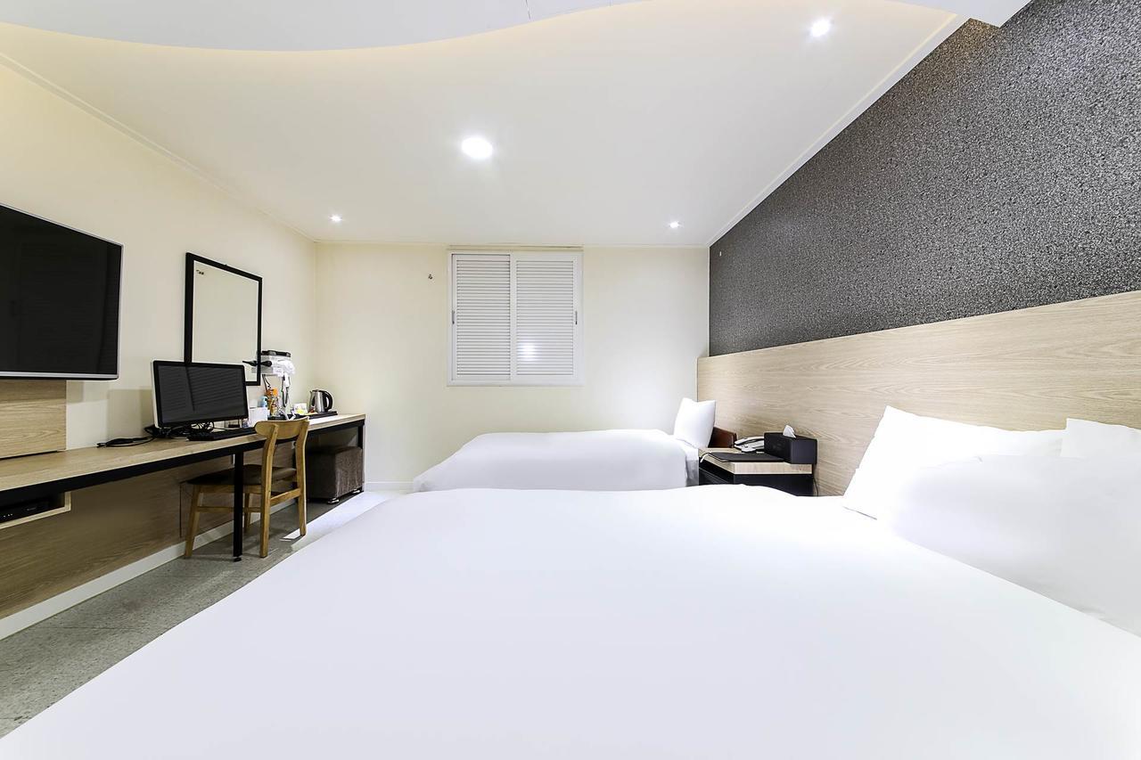 White Hotel Suwon Dış mekan fotoğraf
