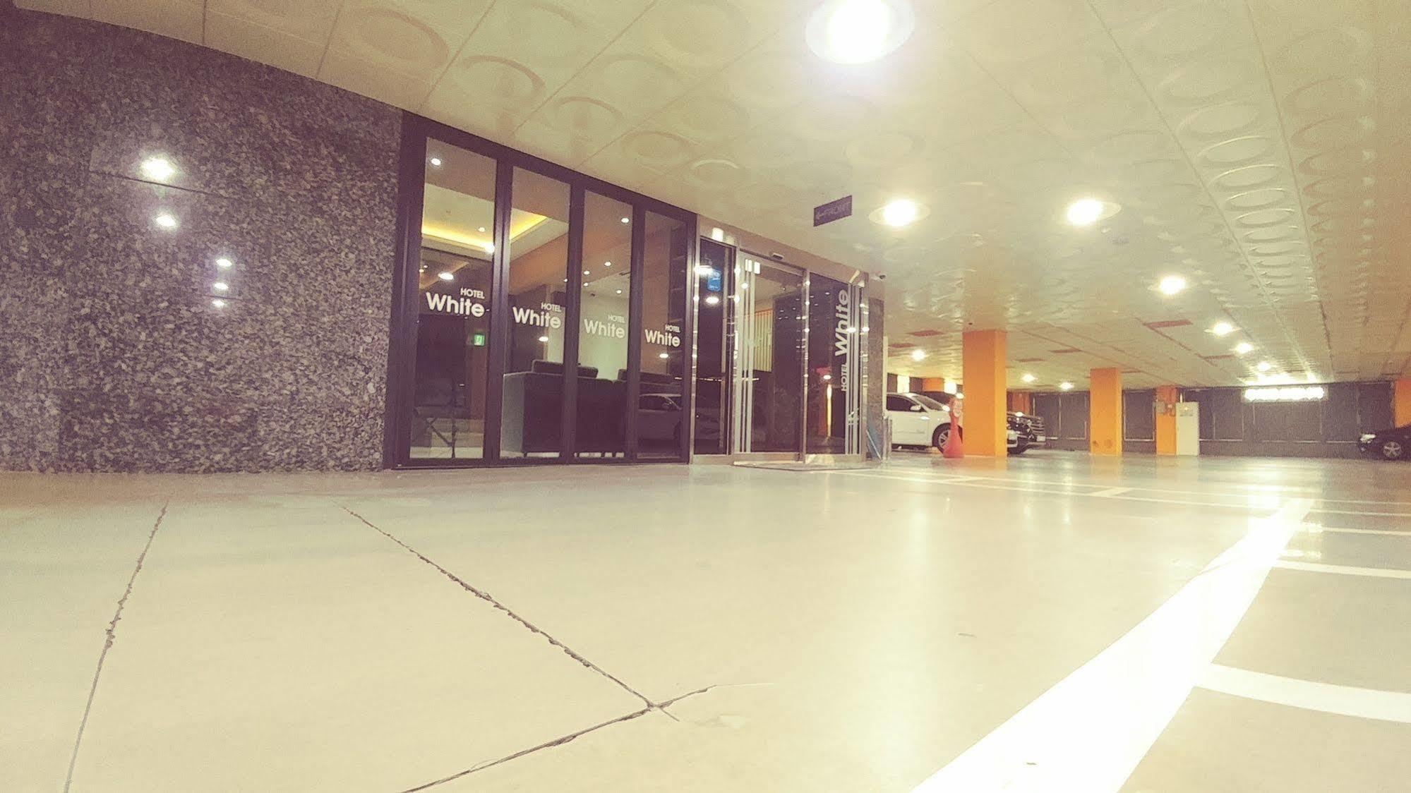 White Hotel Suwon Dış mekan fotoğraf