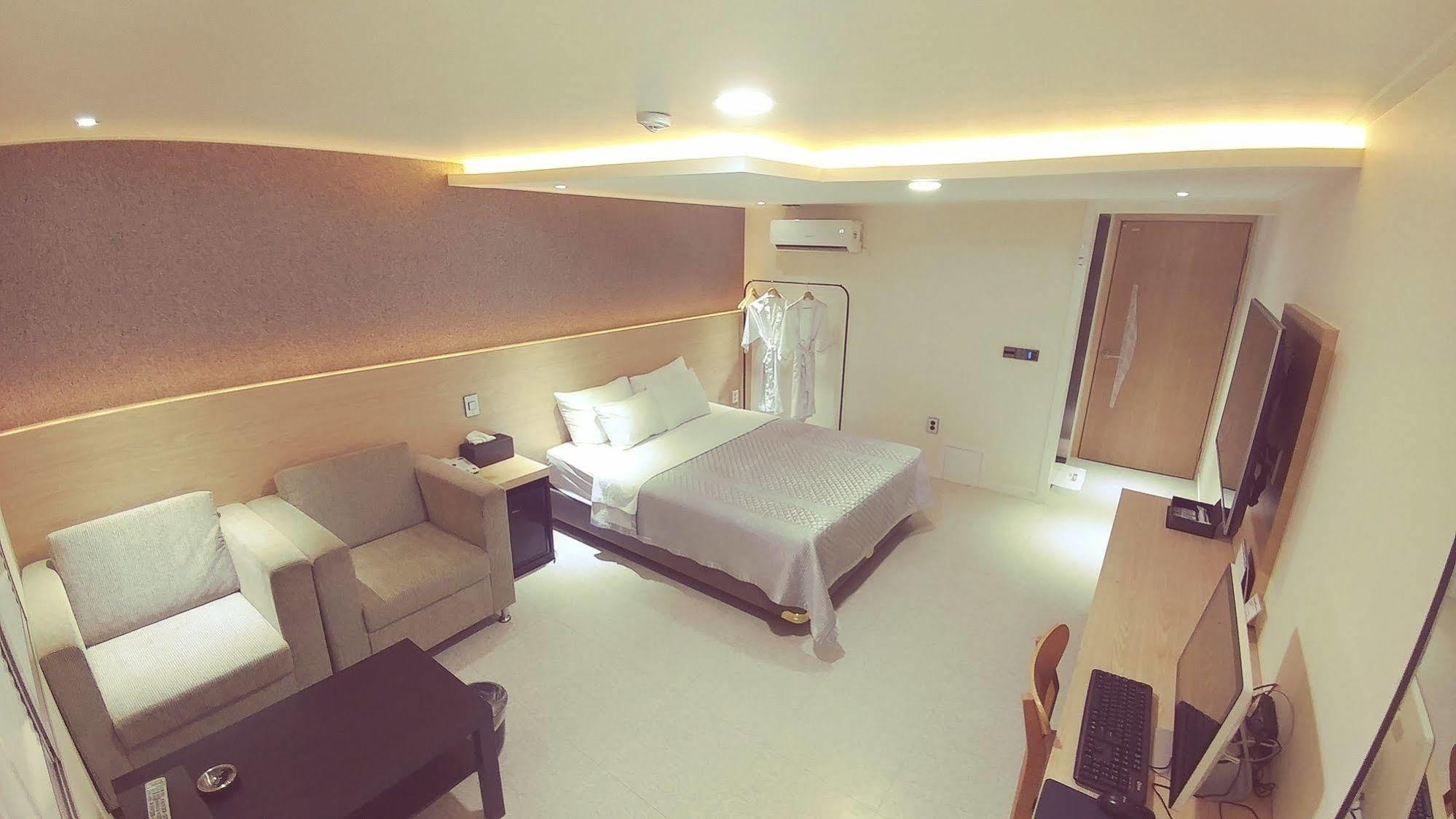 White Hotel Suwon Dış mekan fotoğraf