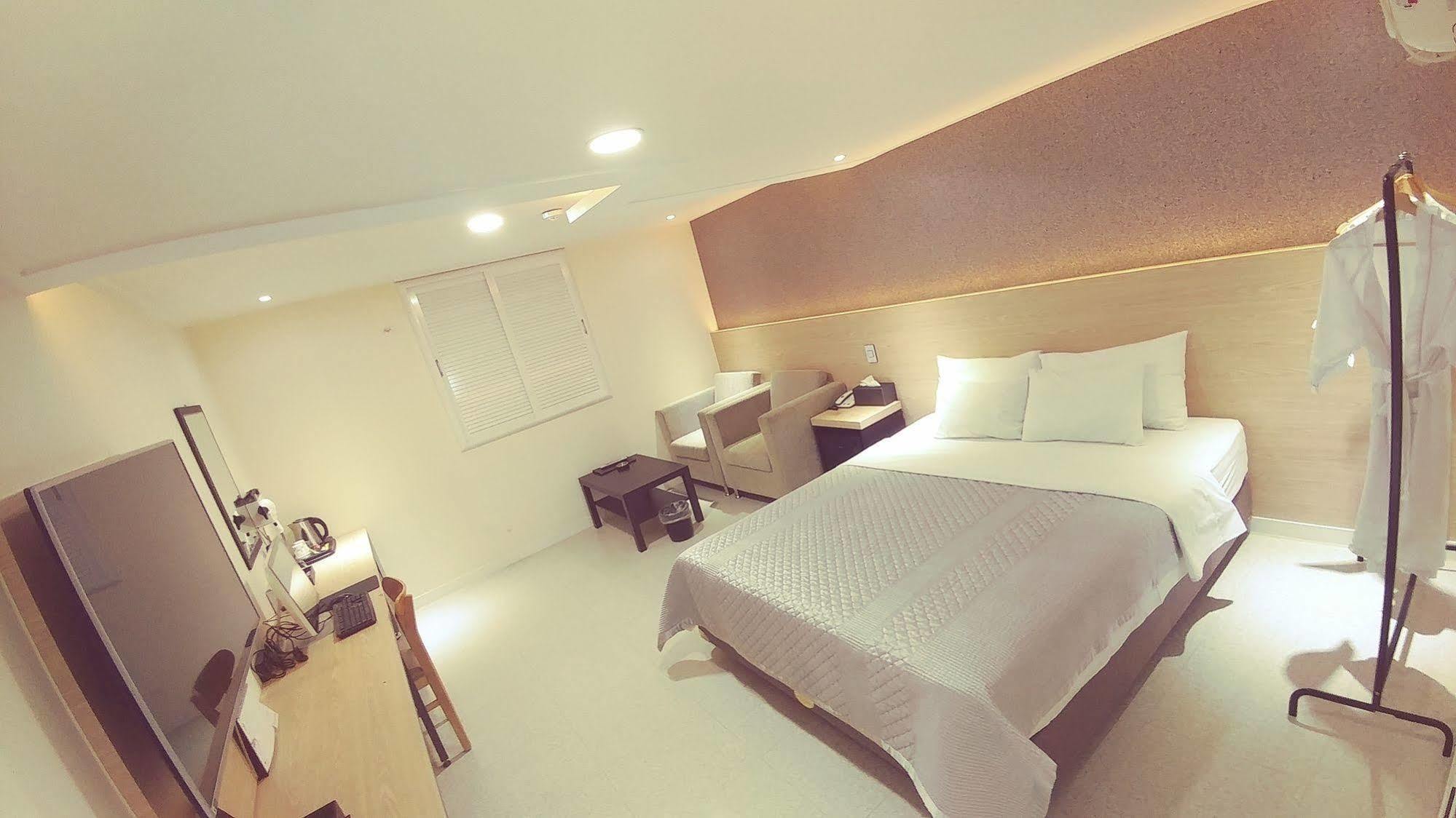 White Hotel Suwon Dış mekan fotoğraf