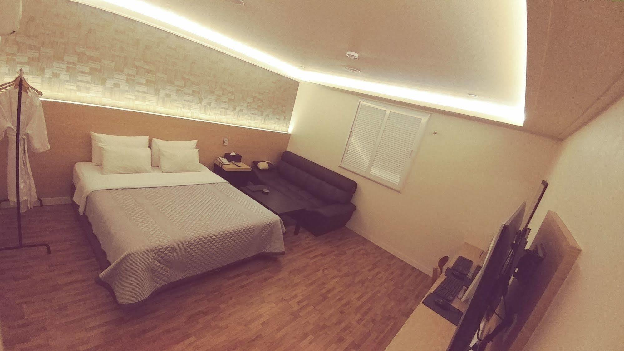 White Hotel Suwon Dış mekan fotoğraf