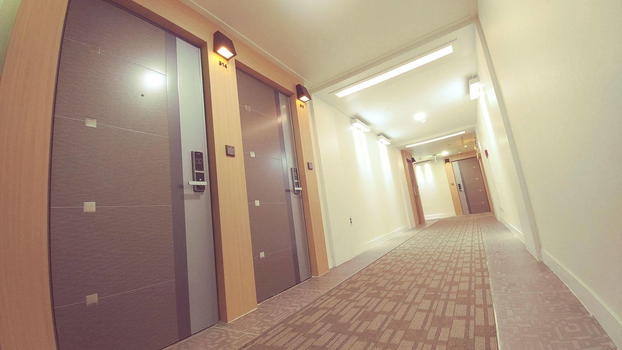 White Hotel Suwon Dış mekan fotoğraf
