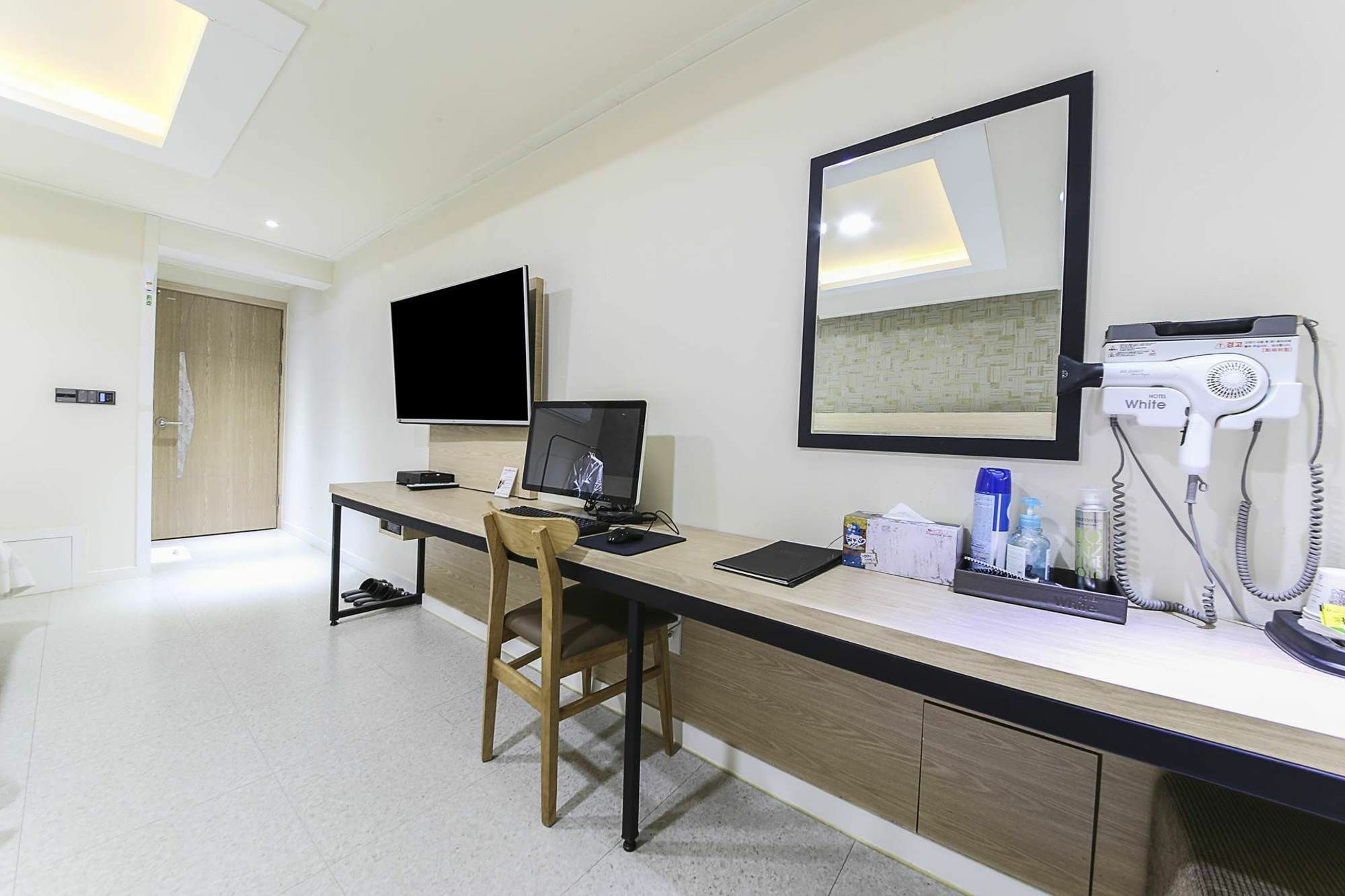 White Hotel Suwon Dış mekan fotoğraf
