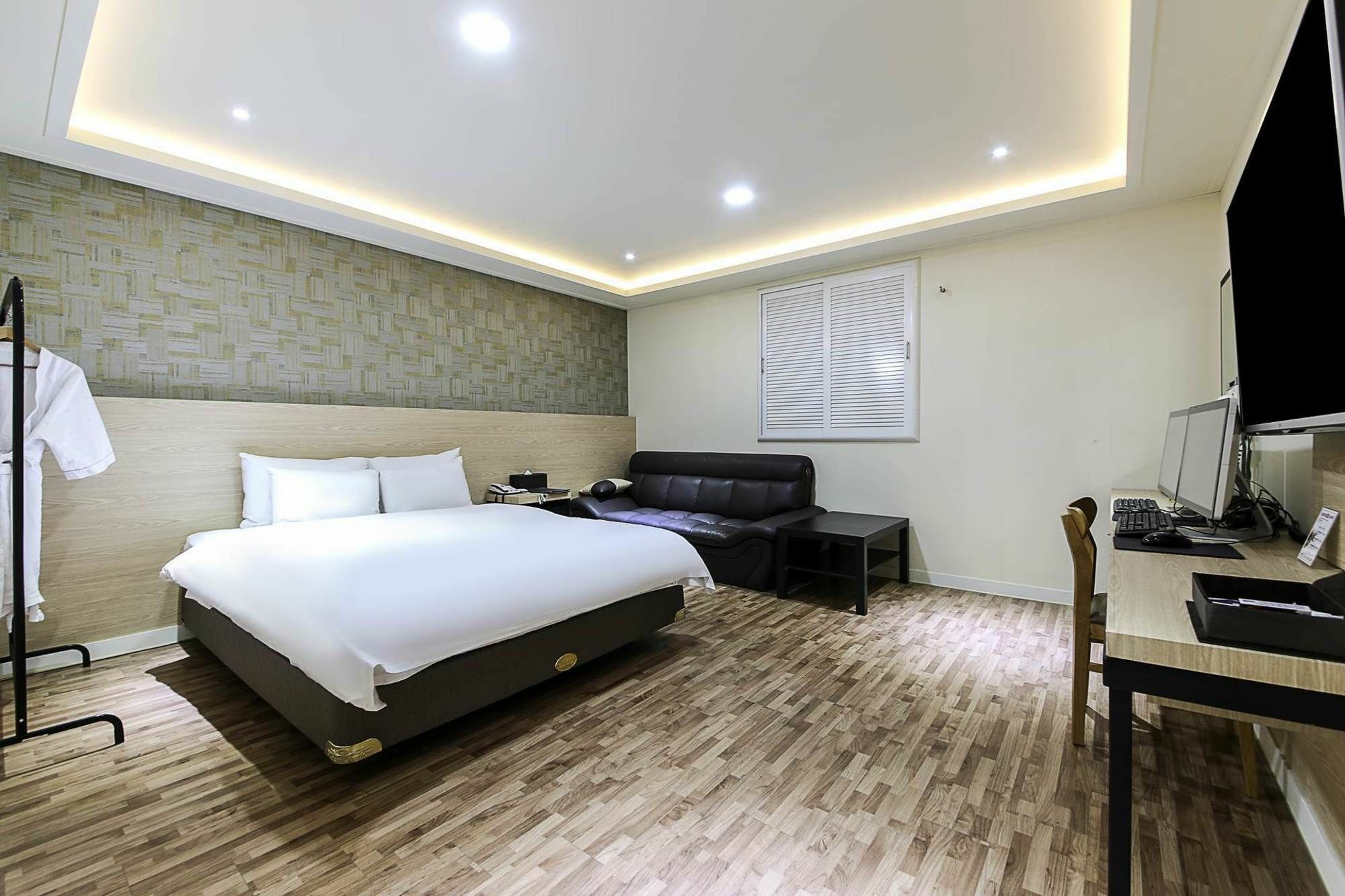 White Hotel Suwon Dış mekan fotoğraf